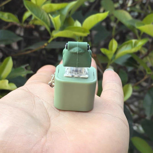 ⌨️🐸 תנו לכיף להשתולל! צעצוע מחזיק המפתחות "Click 'n Croak" – האות הסודי שלכם להרפתקה! 🐸⌨️